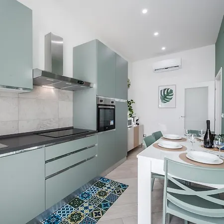 Apartment Train Station Deluxe 3 Bath