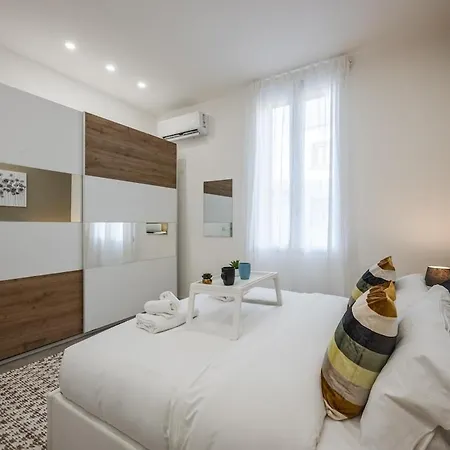 Apartment Train Station Deluxe 3 Bath