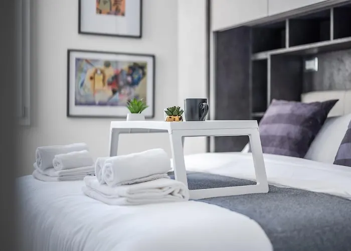 Train Station Deluxe 3 Bath 아파트 *