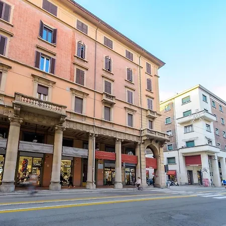 Train Station Deluxe 3 Bath Apartament *